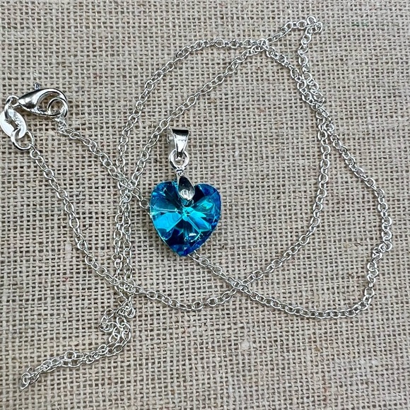NIB 925 Sterling Silver Zircon Skye Blue Heart Pendant and Earring Set - Picture 10 of 10